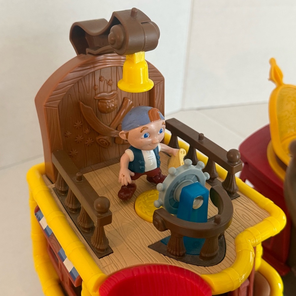 Fisher Price Disney Jake & the Never Land Pirate Ship Bucky & Hook’s Jolly Roger - Picture 7 of 17